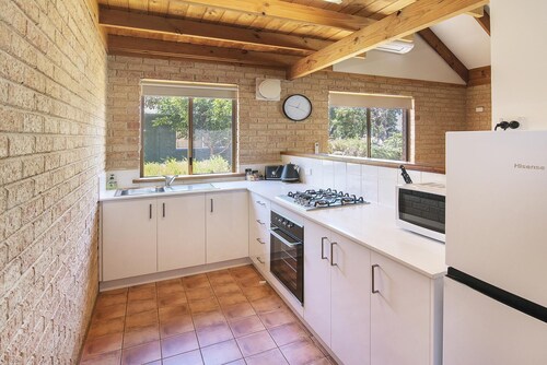Riverscape Cottage No.6 - Riverscape - unit 6 with views over the Blackwood River and cosy fire place