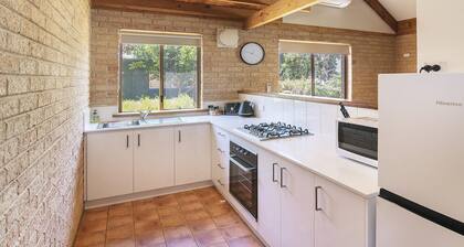 Riverscape Cottage No.6 - Riverscape - unit 6 with views over the Blackwood River and cosy fire place