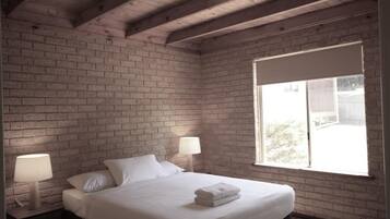 7 bedrooms, WiFi, bed sheets