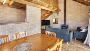Smart TV, fireplace - Riverscape Cottage No.7 - Riverscape - unit 7 with views over the Blackwood River (Augusta)