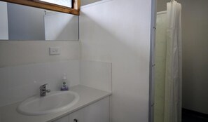 Bathroom - Riverscape Cottage No.4 - Riverscape Cottage No.4 is an easy walk to the Blackwood River (Augusta)