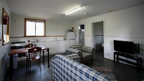 Smart TV - Riverscape Cottage No.4 - Riverscape Cottage No.4 is an easy walk to the Blackwood River (Augusta)