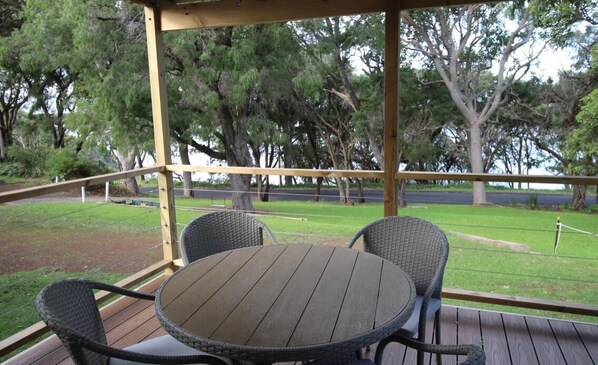 Outdoor dining - Riverscape Cottage No.8 - Riverscape - unit 8 with views over the Blackwood River (Augusta)