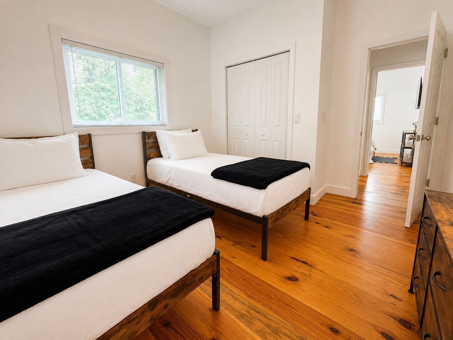 3 dormitorios, tabla de planchar con plancha, wifi gratis y ropa de cama