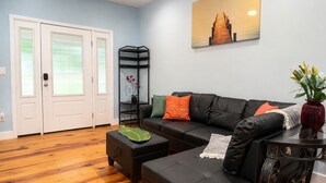 Smart TV - Lakefront Cabin | 3BR | Centrally Located (Perry)