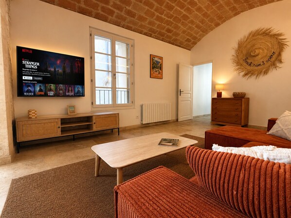 Living area - Vrbo Property (Nîmes)
