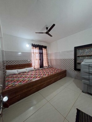Free WiFi - Sehrawat Guest House (Sakrai)