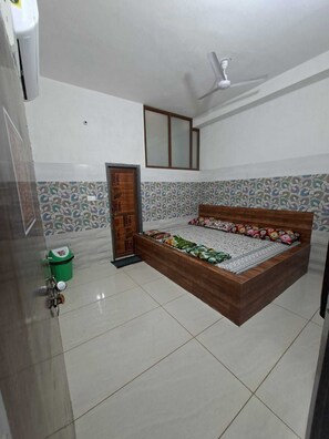 Deluxe Room | Interior - Sehrawat Guest House (Sakrai)