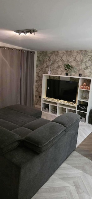 Interior - Pet Friendly 2-bed Apt, Sleeps 3 With Parking (Doncaster)