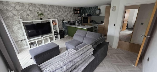 Pet Friendly 2-bed Apt, Sleeps 3 With Parking - Doncaster