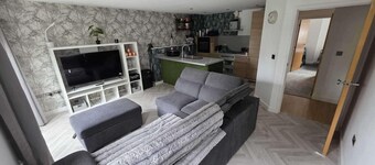 Pet Friendly 2-bed Apt, Sleeps 3 With Parking