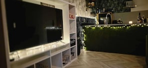 Interior - Pet Friendly 2-bed Apt, Sleeps 3 With Parking (Doncaster)