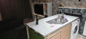 Interior - Pet Friendly 2-bed Apt, Sleeps 3 With Parking (Doncaster)
