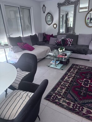 TV - Villa near the beaches (La Londe-les-Maures)
