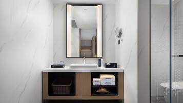 Comfort Double Room, City View | Bathroom | Shower, free toiletries, hair dryer, towels