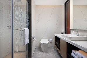 Comfort Double Room, City View | Bathroom - Hampton by Hilton Fuzhou Jin'an Wuliting (Fuzhou)