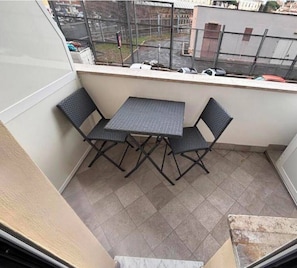 Triple Room | Outdoor dining - Guesthouse Vatican Rooms da Gabry (Rome)