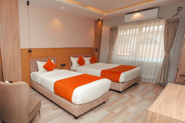 Standard Room | Premium bedding, in-room safe, desk, laptop workspace