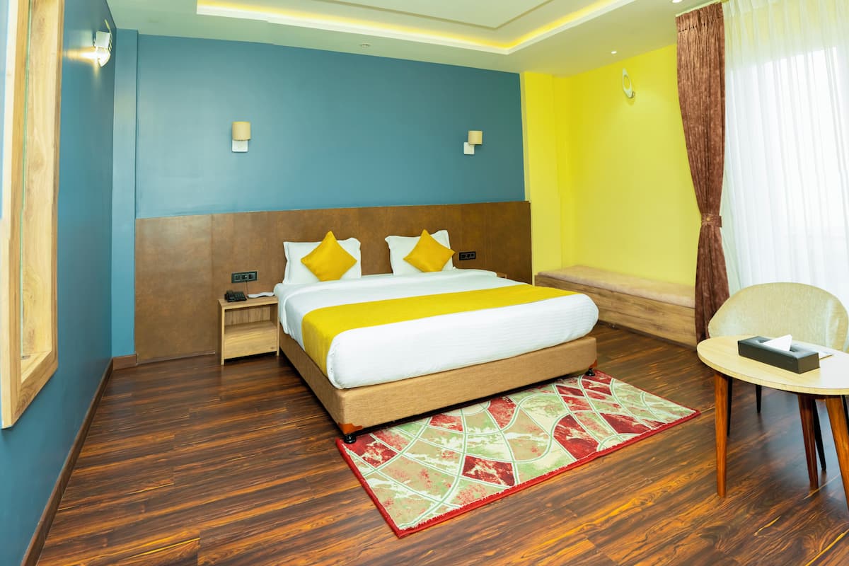 Deluxe Room | Premium bedding, in-room safe, desk, laptop workspace