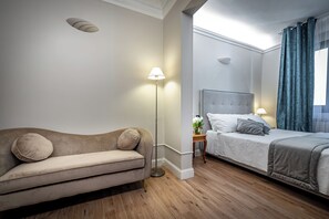 Dreibettzimmer, 1 Schlafzimmer, eigenes Bad | Wohnbereich