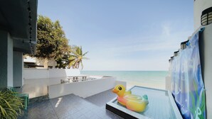 Outdoor dining - GAO Bee One Beachfront Pool Villa (Ban Chang)
