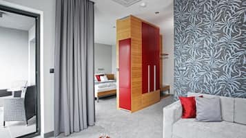 Premium Double Room, Balcony | Living area