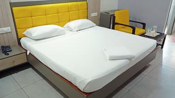 Premium Double Room | Desk, WiFi (free)
