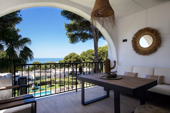 Outdoor dining - Beautiful apartment in Miraflores (Mijas Costa)