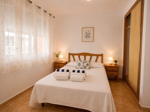 Apartment, 2 Bedrooms, Smoking, Balcony - Beach, Centre & Garage (Torrevieja)