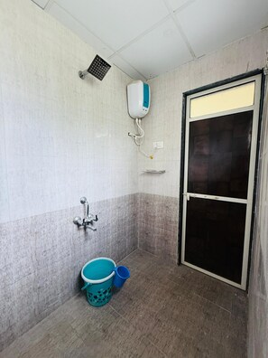 Deluxe Double Room | Bathroom - S J Agro Tourism (Satara)