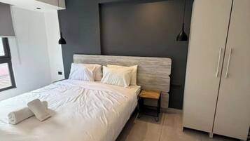 Deluxe Apartment, City View | Soundproofing, iron/ironing board, free WiFi