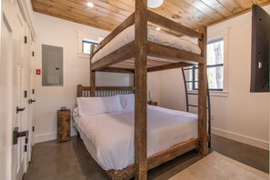 2 bedrooms, iron/ironing board, WiFi, bed sheets - Modern Brookside Retreat ~ Private Outdoor Sauna ~ Near Jay Peak~ Sleeps 6 (Jay)