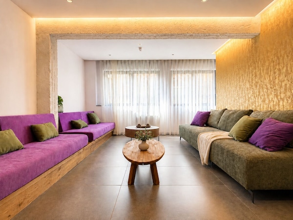 Gold & Concrete Acropolis Residence - Athens