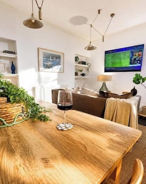 Dining - Coastal Mumbles Escape | Parking | Walk to Beach & Pier (Mumbles)