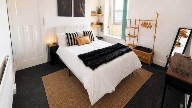 3 quartos, ferros/tábuas de passar roupa, Wi-Fi, roupa de cama