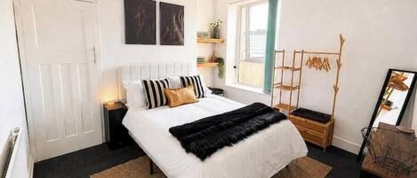 3 bedrooms, iron/ironing board, WiFi, bed sheets