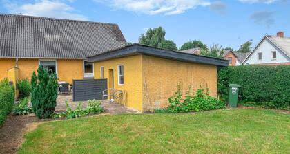 Cozy home in Roslev with WiFi