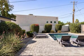 A poolside area with lounge chairs, a swimming pool, and a brick patio. - Retro-chic home in Old Town Scottsdale! (Scottsdale)