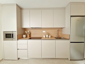 Private kitchen - Breakfast in the Sun: An Urban Oasis with a Private Terrace (Granada)