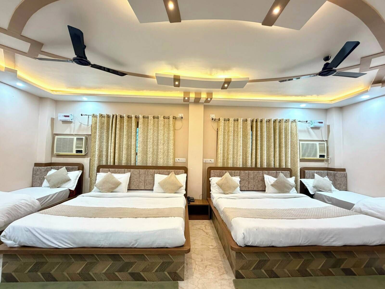 Family Suite | Laptop workspace, iron/ironing board, free WiFi