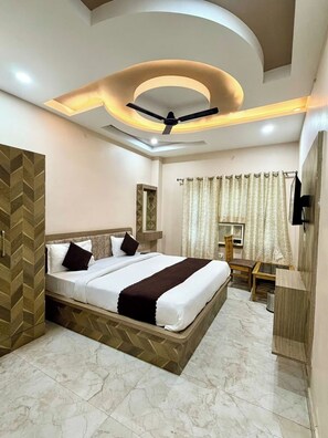 Deluxe Double Room - Hotel The Pushpraj (Varanasi)