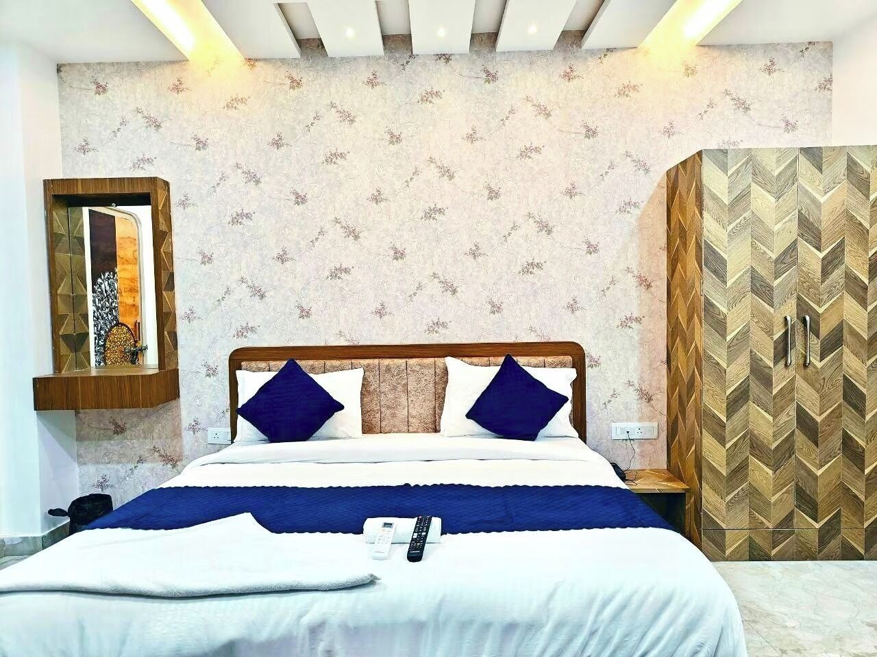 Deluxe Triple Room, Balcony, City View | Laptop workspace, iron/ironing board, free WiFi