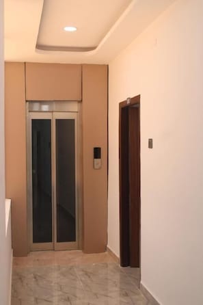 Habitación familiar, vistas a la montaña | Interior