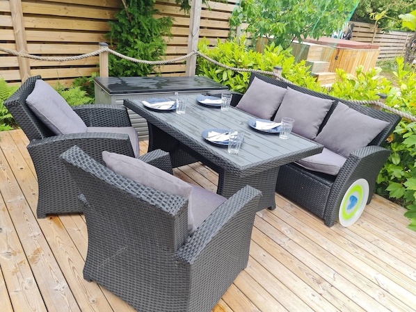 Maison, 1 chambre, patio | Restauration en plein air