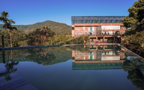 Outdoor pool - De Mémoire Retreat (Yen Xuan)