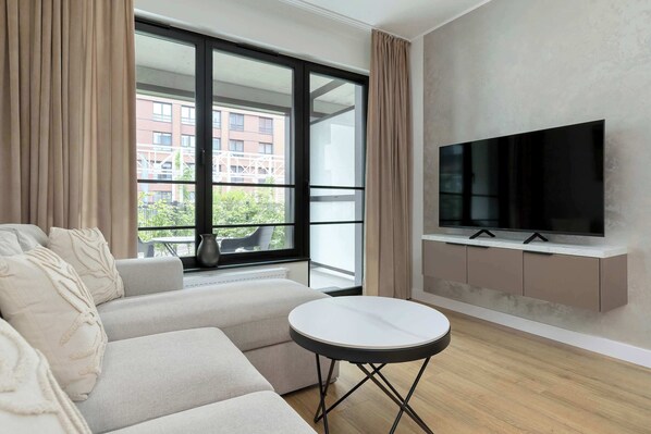 TV, offices - Beige and Blue Apartment | Garden | Parking (Gdańsk)