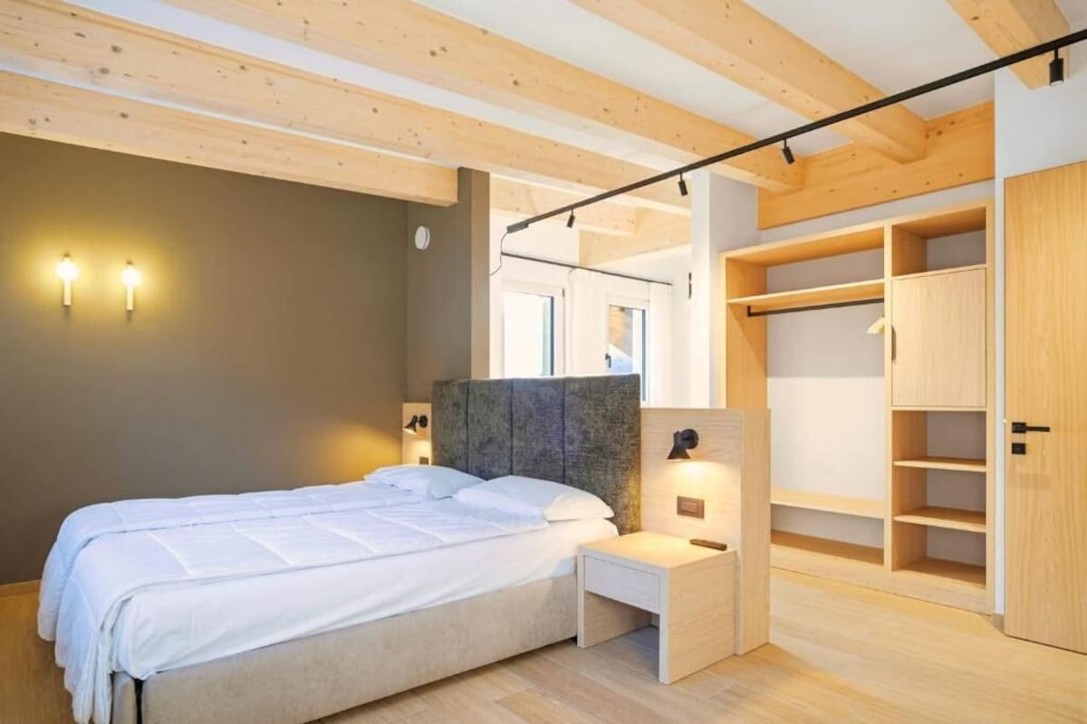 Deluxe Apartment | In-room safe, iron/ironing board, WiFi (free)