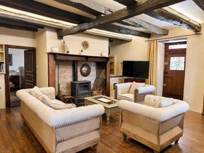 Living area - Le Clos Marguerite, sleeps 6, near Castelnaud Castle (Daglan)