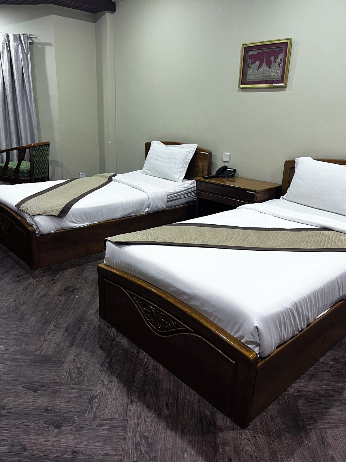 Camera con letto matrimoniale o 2 letti singoli, vista città | Wi-Fi gratuito