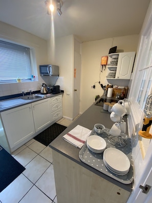 Coffee/tea maker, fridge, microwave, oven